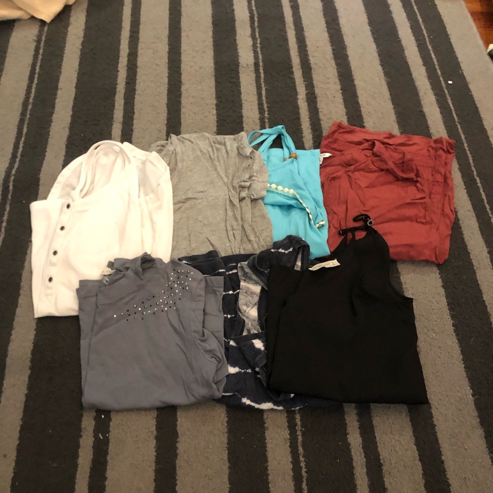 7 short sleeves (sizes: XS and S)